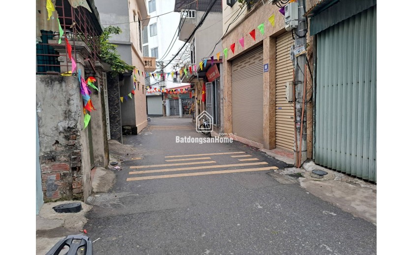 BÁN ĐẤT TẶNG NHÀ _ MẶT NGÕ THÔNG Ô TÔ KINH DOANH